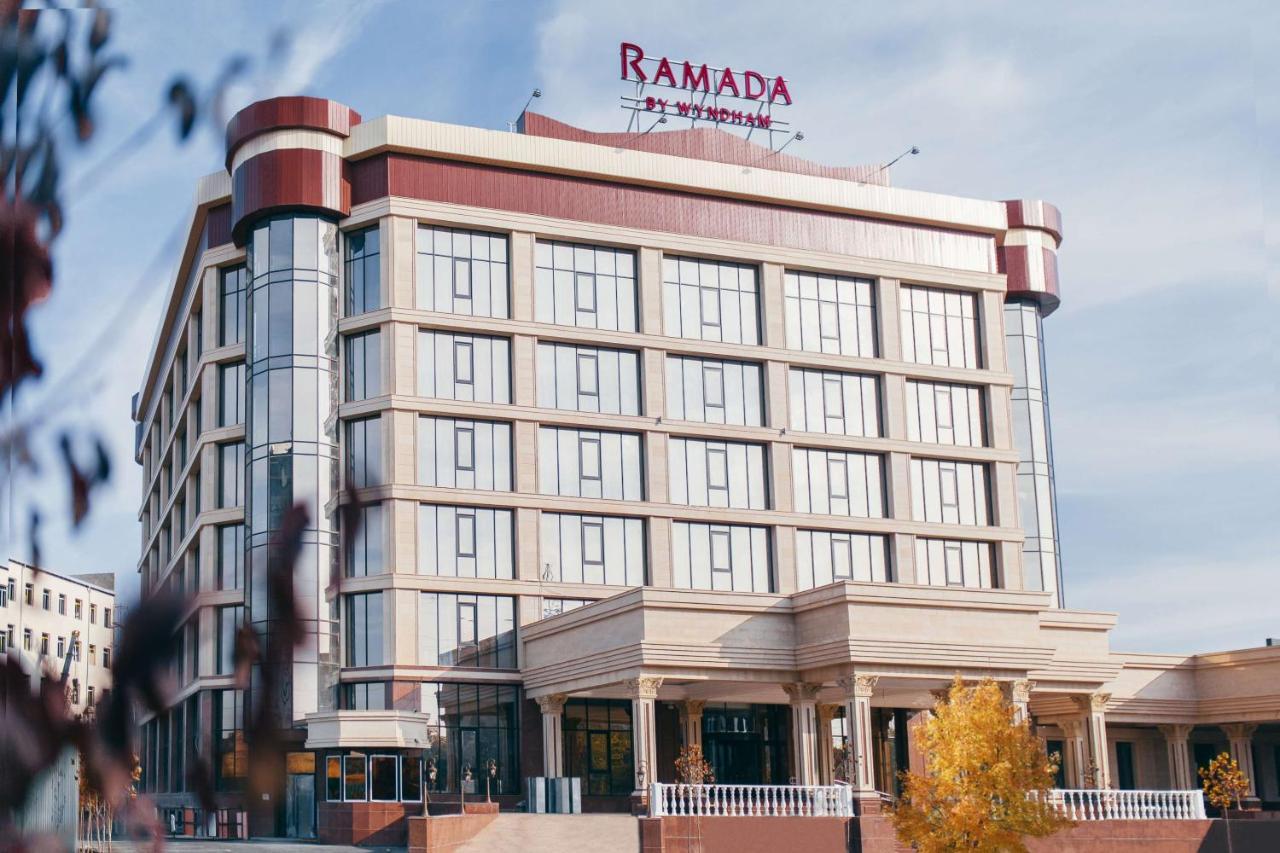 Готель Ramada By Wyndham Шимкент Екстер'єр фото